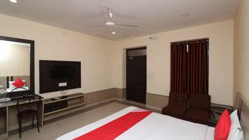 Dobbeltrom | Skrivebord og kablet internett (inkludert)