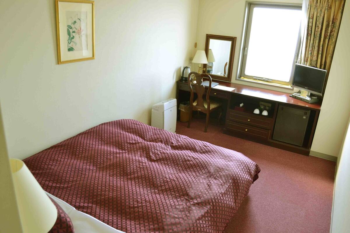 In-room safe, free WiFi