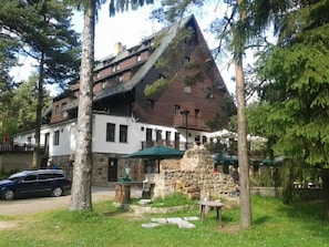 Front of property - Penzion Sykovec (Tri Studne)