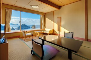 Minibar, caja fuerte, wifi gratis y ropa de cama