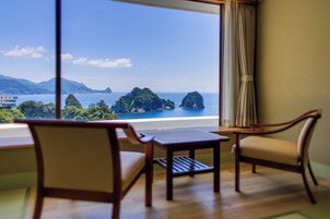 ミニバー、セーフティボックス (室内)、WiFi (無料)、ベッドシーツ