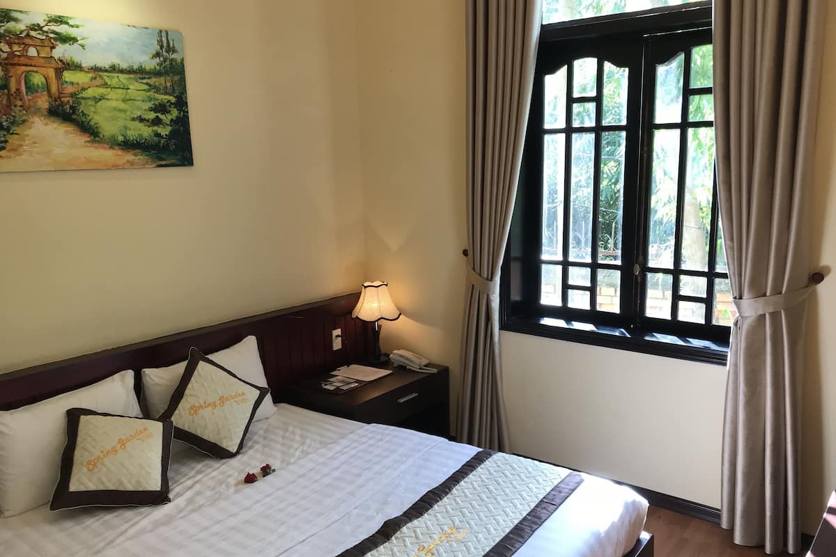 1 quarto, cortinas blackout, quartos à prova de som