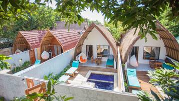 5 outdoor pools, sun loungers