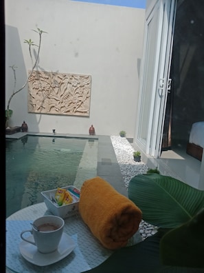 Açık yüzme havuzu