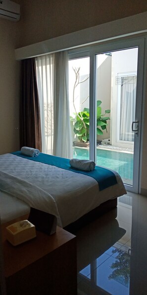 Luxury Villa, 2 Yatak Odası, Sigara İçilmez, Havuz Manzaralı | 2 yatak odası, ses yalıtımı, çarşaf takımı