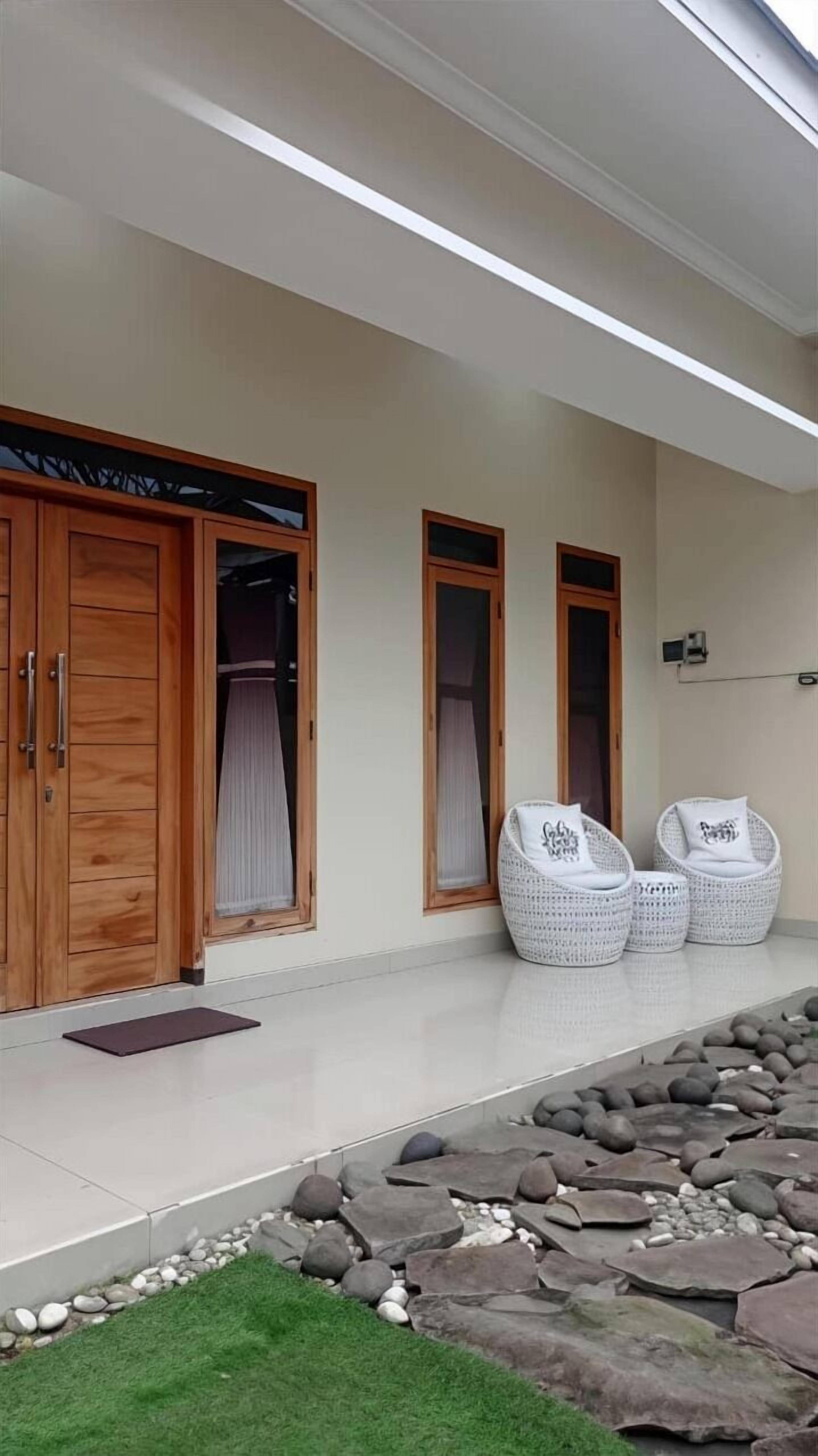 Vista frontal de la propiedad