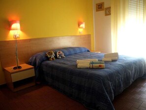Cots/infant beds, free WiFi