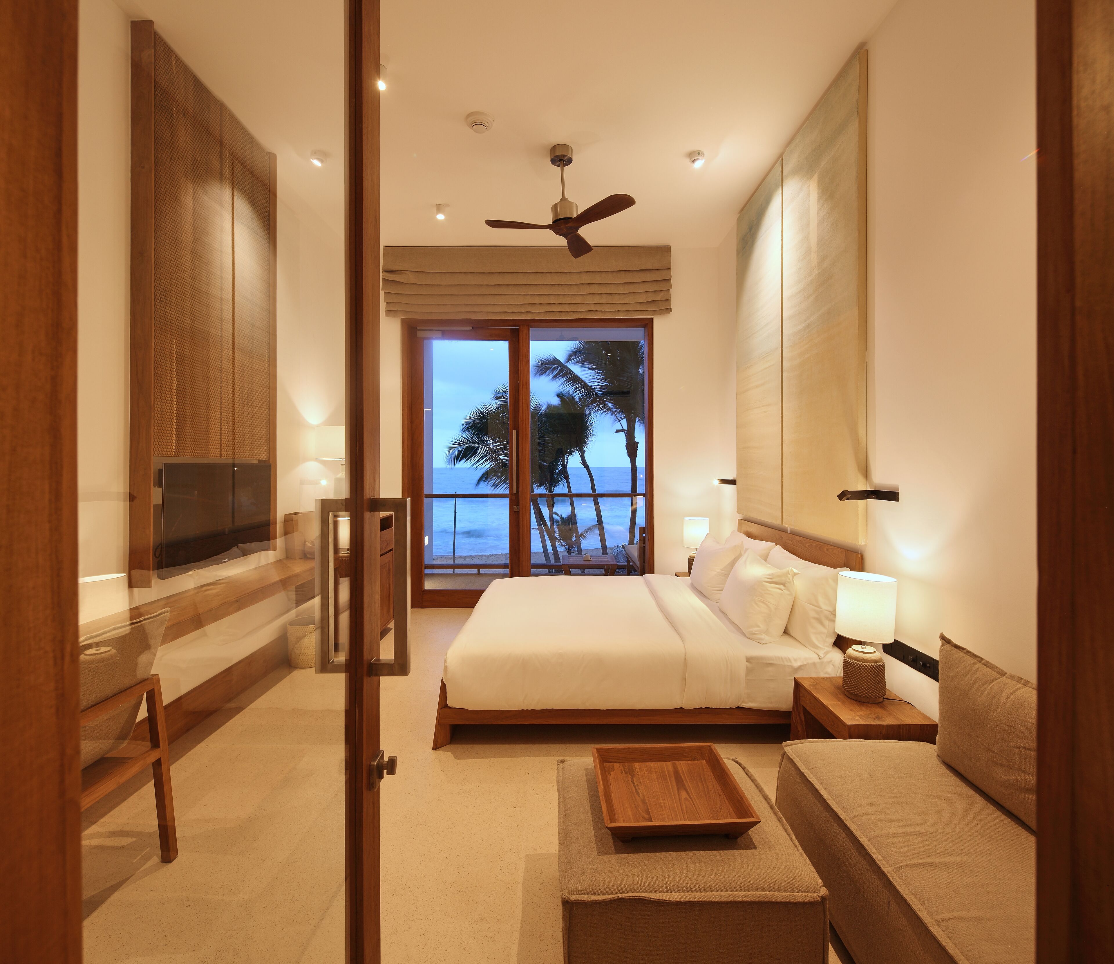 deluxe double room, 1 king bed, balcony, ocean view | 1 bedroom, premium bedding, minibar, in-room safe