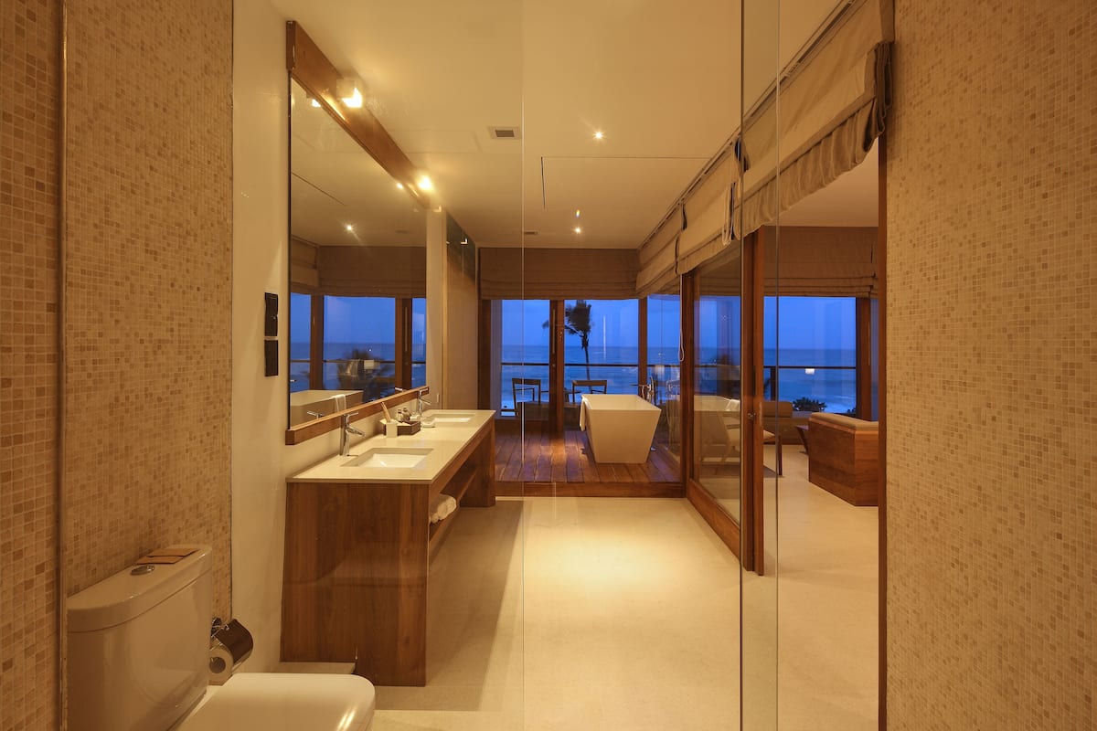 design suite, balcony, ocean view | bathroom | rainfall showerhead, free toiletries, hair dryer, bathrobes