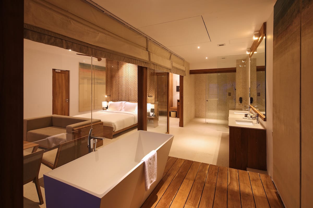 design suite, balcony, ocean view | bathroom | rainfall showerhead, free toiletries, hair dryer, bathrobes