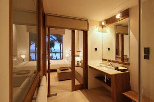Rainfall showerhead, free toiletries, hair dryer, bathrobes