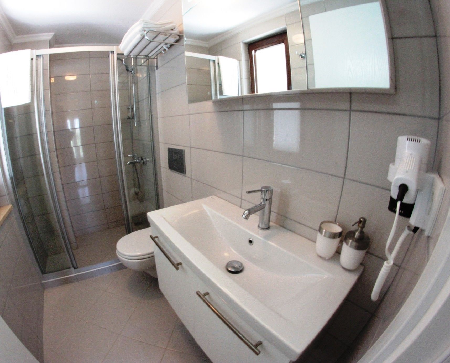Family Quadruple Room, 2 Bedrooms | Bathroom
