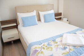 Deluxe Triple Room, 2 Bedrooms | Egyptian cotton sheets, premium bedding, free WiFi, bed sheets - Adacayi Otel (Bozcaada)
