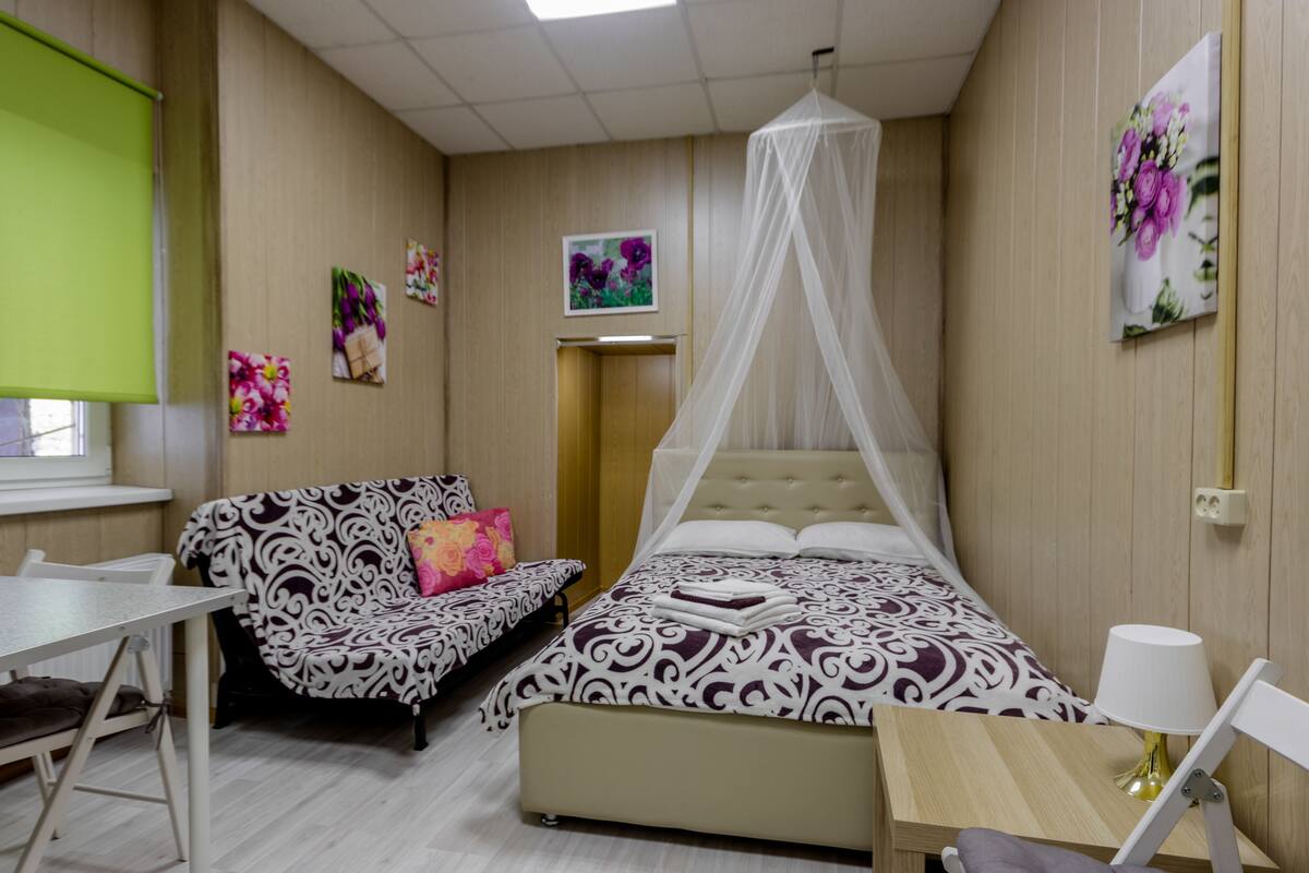 Premium bedding, minibar, desk, iron/ironing board