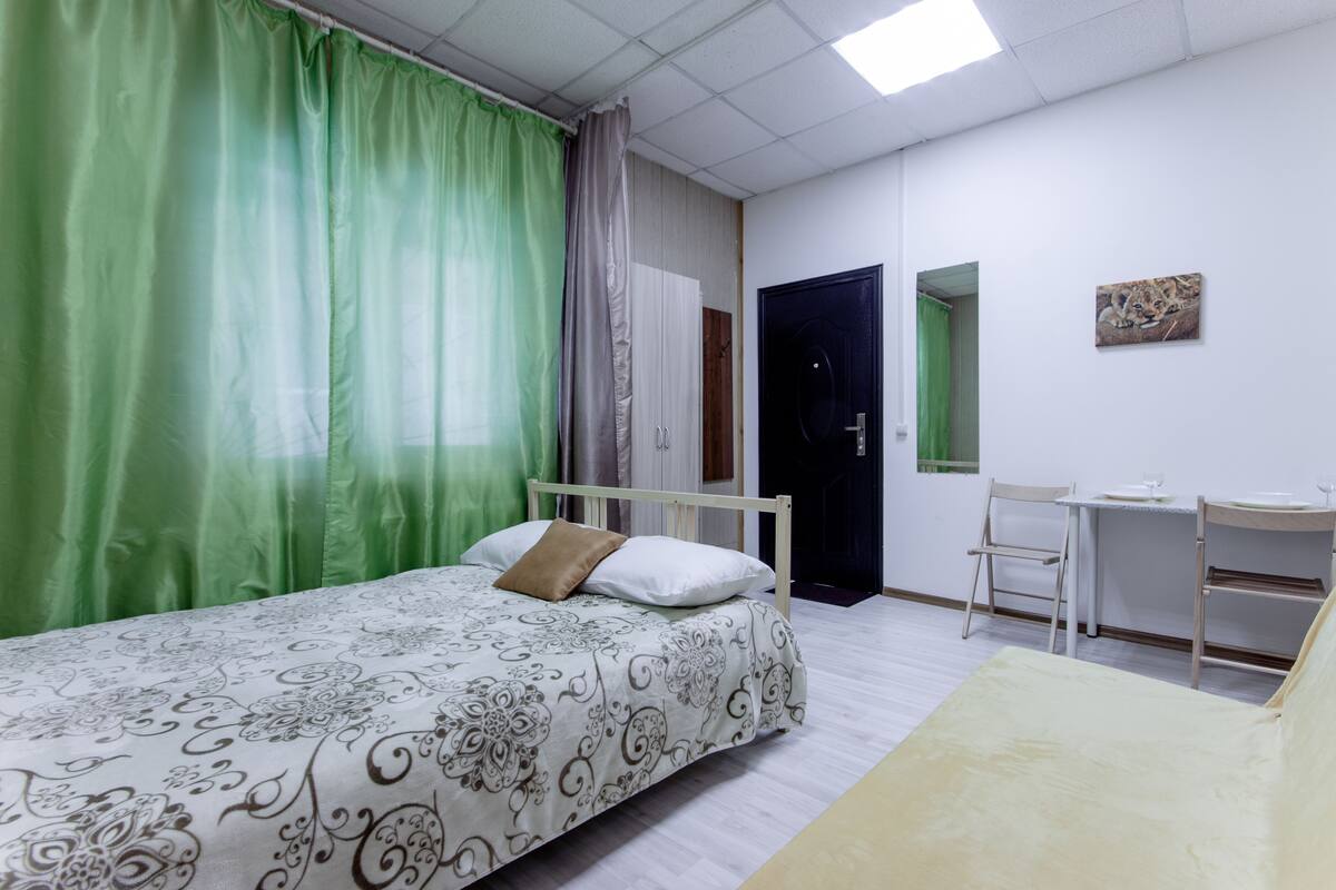 Premium bedding, minibar, desk, iron/ironing board