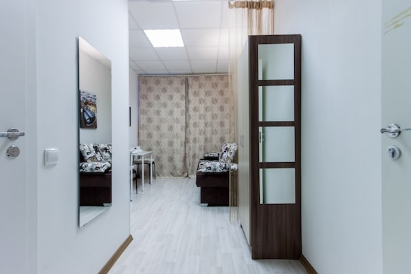 Premium bedding, minibar, desk, iron/ironing board