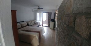 Quarto luxo | Escrivaninha, ferros/tábuas de passar roupa, Wi-Fi de cortesia