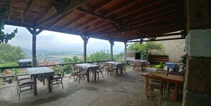 Breakfast, lunch and dinner served - Kastro Konak Boutique Otel (Gökçeada)