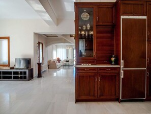 Villa, 3 Schlafzimmer | Wohnbereich | Flachbildfernseher