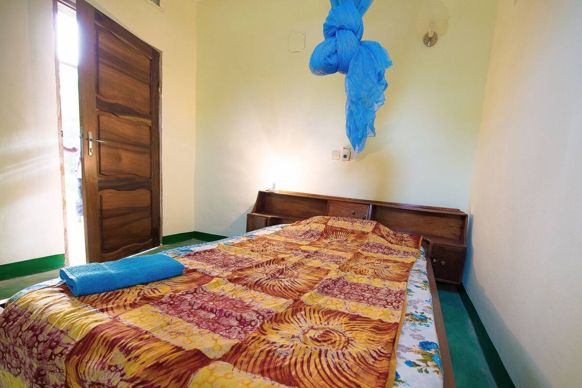 1 bedroom, premium bedding, desk, blackout curtains