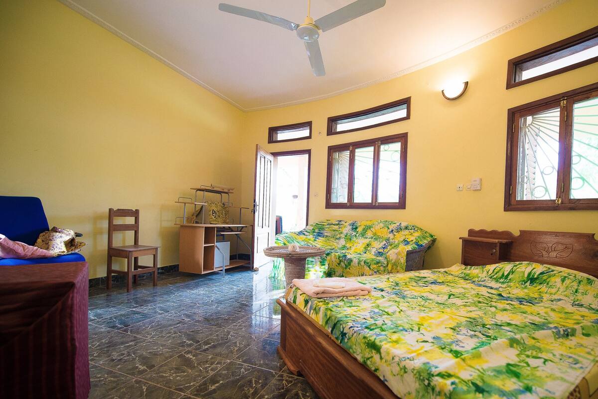 Doppia Comfort | 1 camera, biancheria da letto di alta qualità, una scrivania