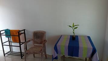 Family Room, Ocean View | Living area