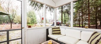 UNION PIER COTTAGE CLOSE TO BEACH AND DOWNTOWN!