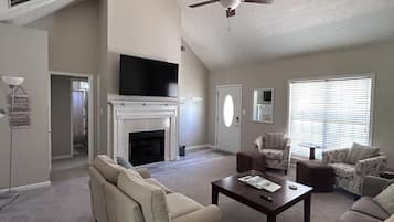 Smart TV, fireplace, Netflix, Hulu