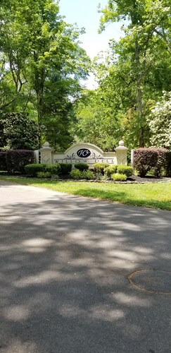 Quiet neighborhood with sidewalks & about a 15 min. walk to downtown Senoia.