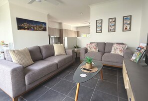 TV connectée, jouets, livres