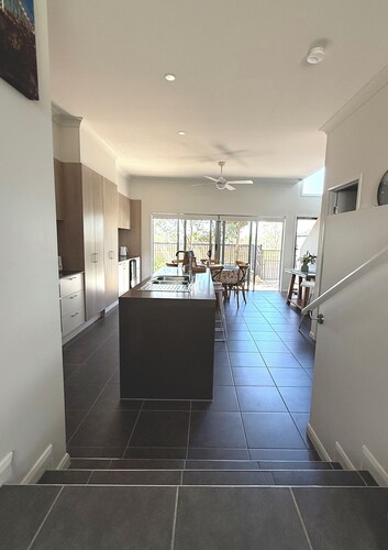 Stylish, modern townhouse with communal pool! 