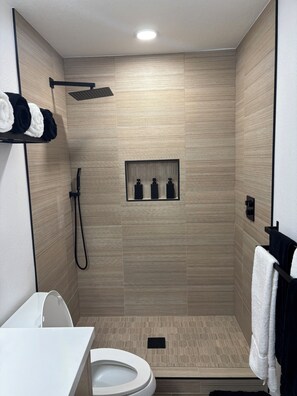 Combined shower/tub, hair dryer, towels, soap