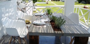 Luxury-Suite, 1 Schlafzimmer, Whirlpool, zum Garten hin | Terrasse/Patio