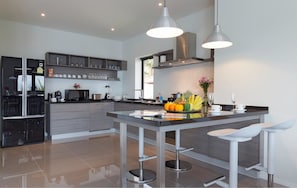 Pool Villa, 4 Bedrooms | Private kitchen