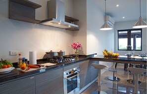 Pool Villa, 4 Bedrooms | Private kitchen