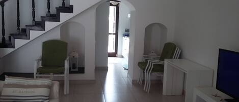 TV, fireplace, ping pong