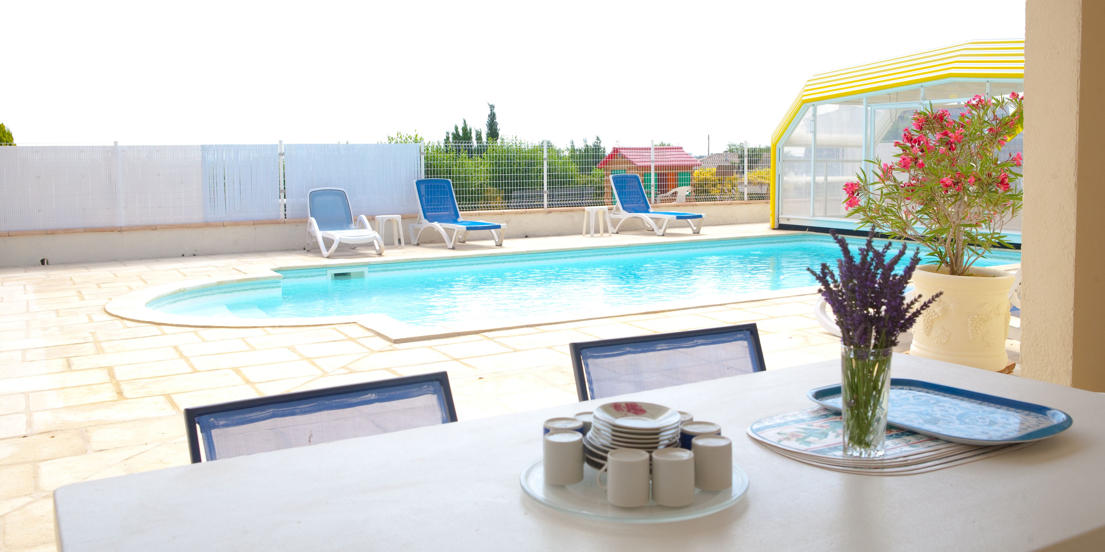 室内游泳池，室外游泳池