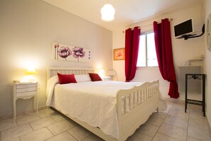 3 bedrooms, iron/ironing board, free WiFi