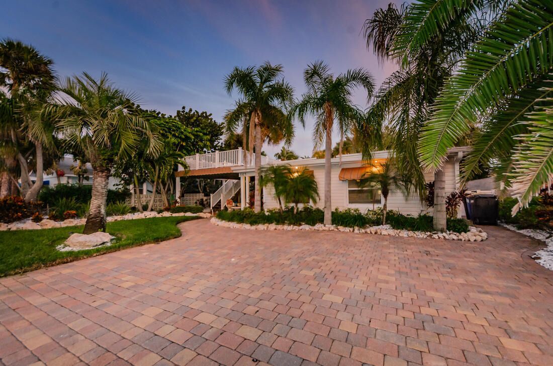 Fun Beach House Steps to the Gulf, Private Heated Pool, Perfect for Families