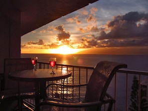 Outdoor dining - The Best Ocean View Studio Condo at the Royal Kahana Oceanfront Resort. With A/C (Kahana)