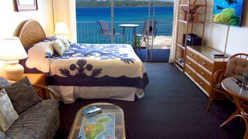 Tabla de planchar con plancha, wifi gratis y ropa de cama