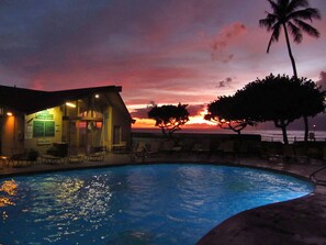 Utendørsbasseng og et oppvarmet basseng