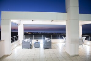 Villa de lujo, 2 habitaciones, alberca privada | Terraza o patio