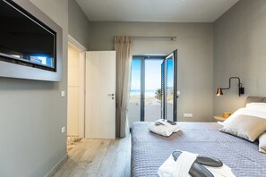 Villa, 1 habitación, alberca privada | Caja de seguridad en la habitación y cortinas blackout