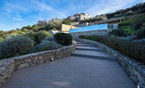 Villa with Private Pool | In-room safe, blackout curtains, iron/ironing board, free WiFi