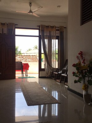 Dining - White baby beach rest (Hikkaduwa)