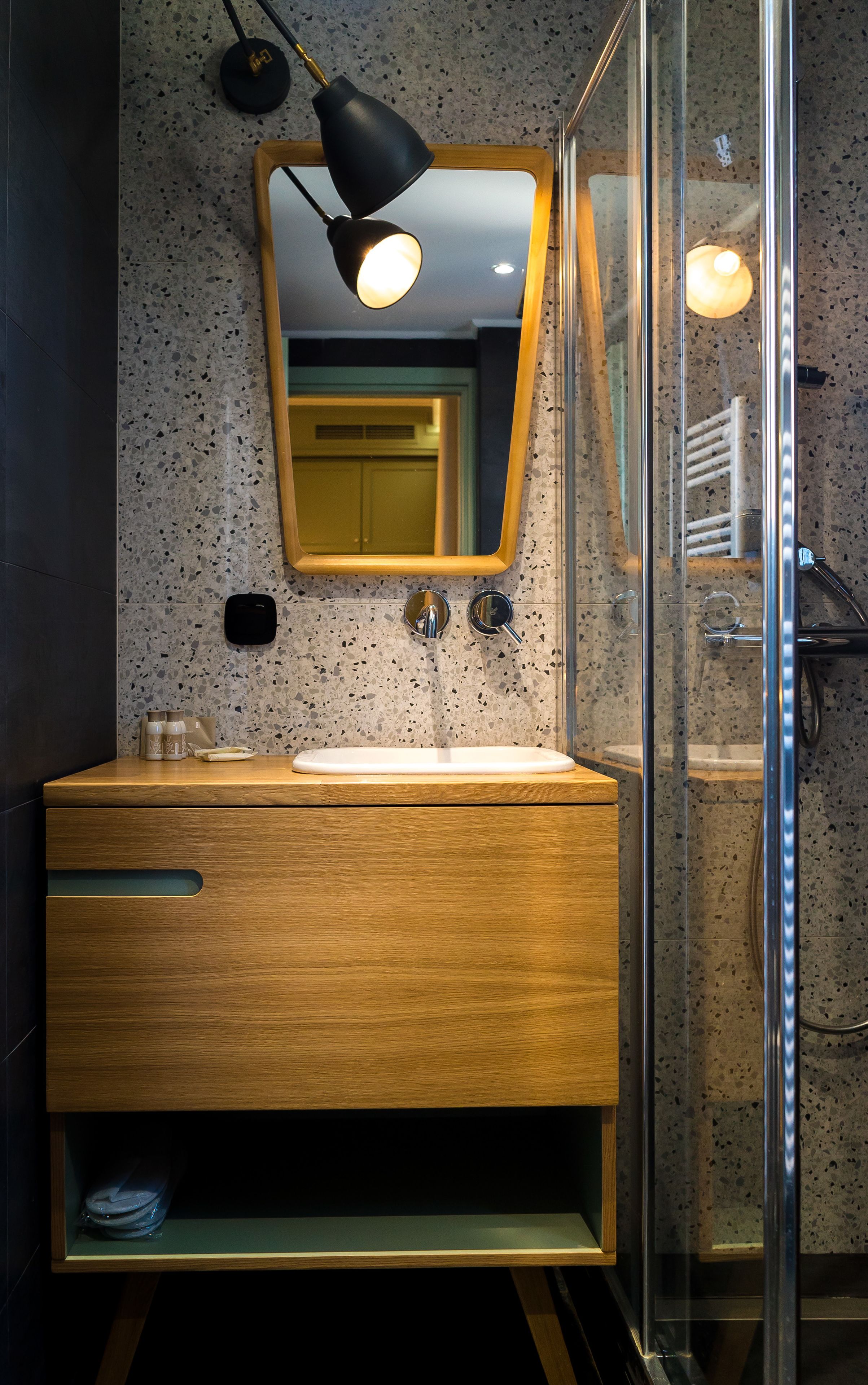 executive suite | bathroom | shower, free toiletries, hair dryer, slippers