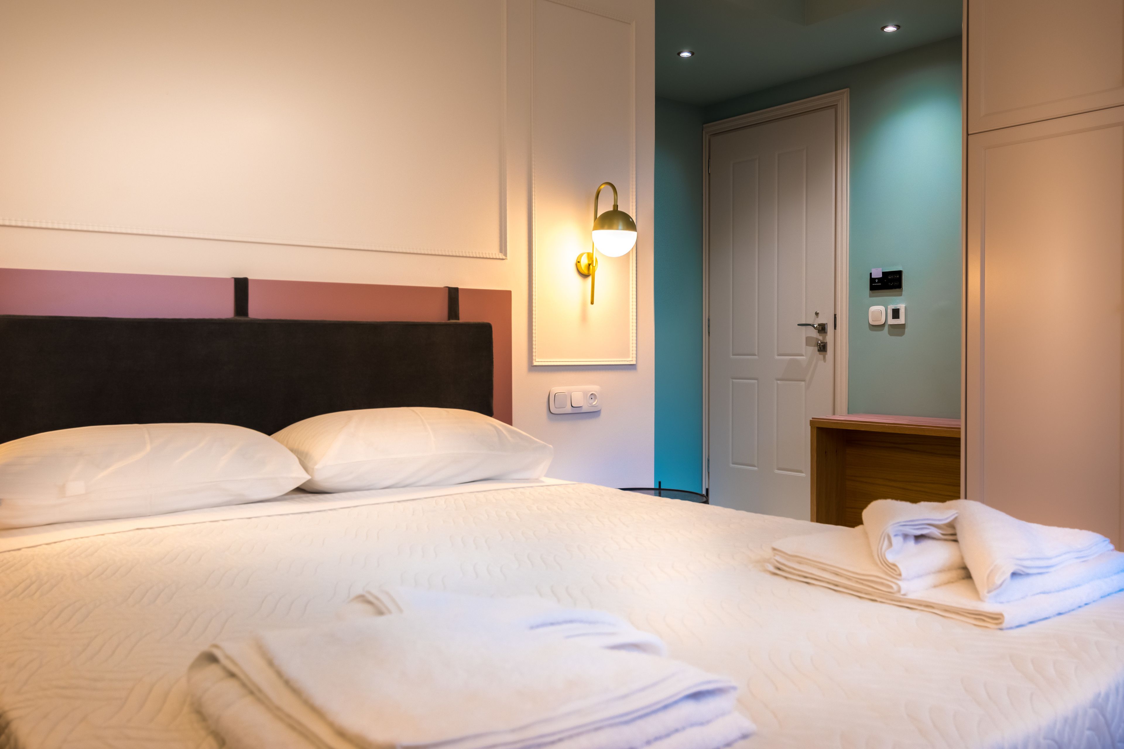 premium bedding, in-room safe, desk, soundproofing