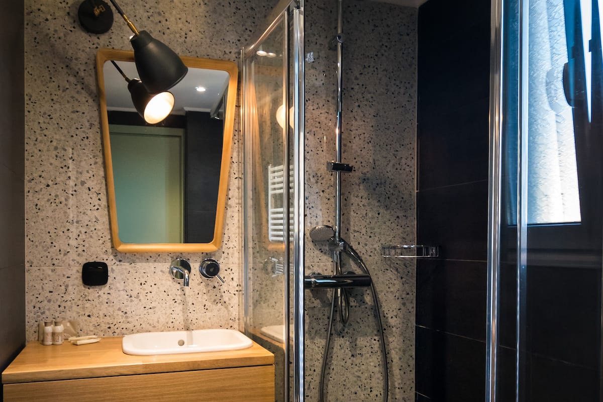 shower, free toiletries, hair dryer, slippers