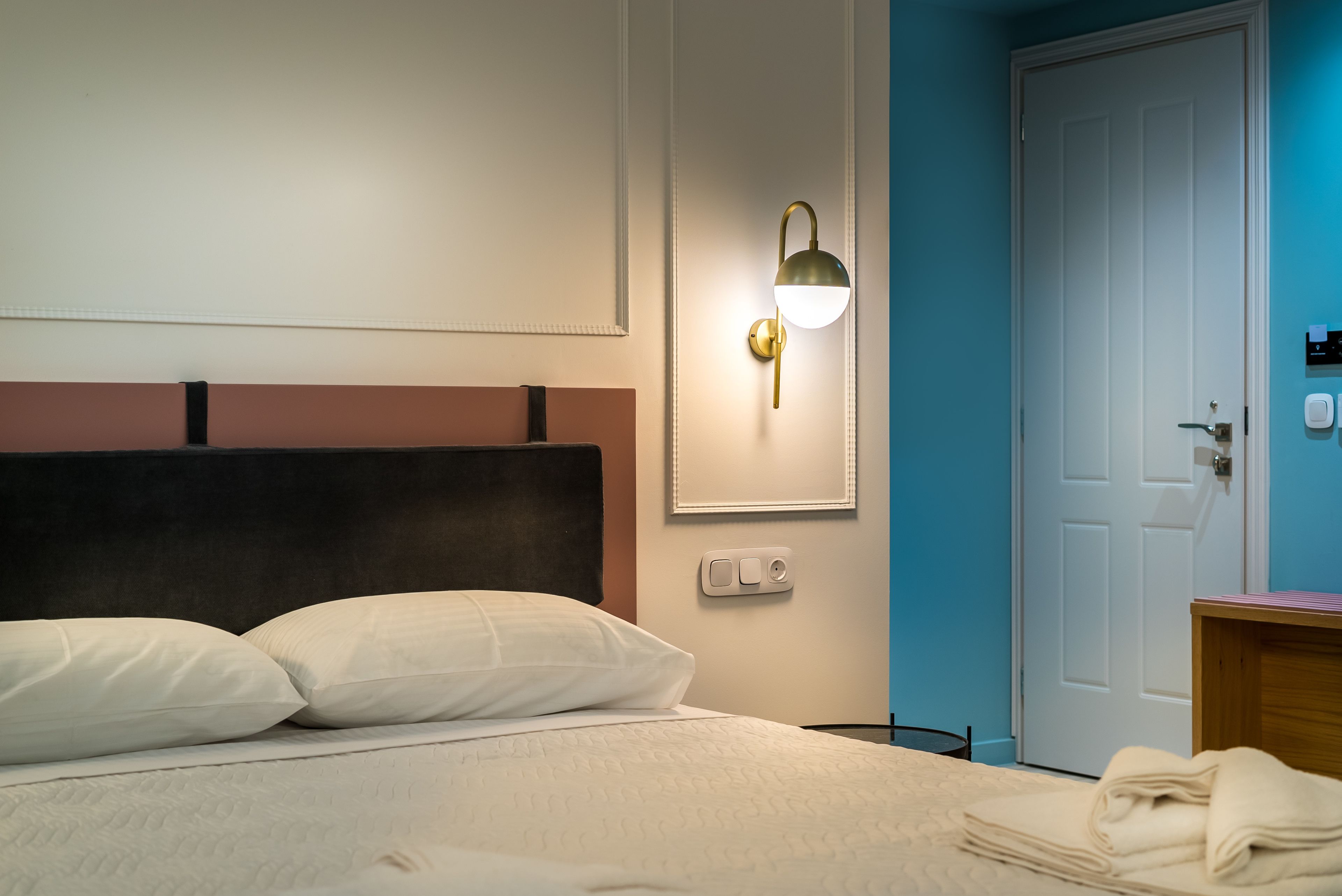 premium bedding, in-room safe, desk, soundproofing